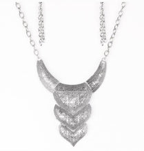 Cargar imagen en el visor de la galería, Texas Temptress - Silver Necklace &amp; Earrings