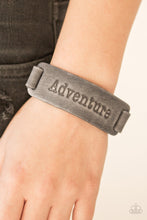 Cargar imagen en el visor de la galería, Take The Scenic Route - Urban Silver Grey Leather Bracelet