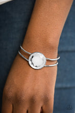 Cargar imagen en el visor de la galería, Showbiz Shimmer - White Bracelet