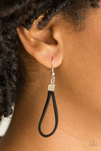Cargar imagen en el visor de la galería, Walk The WALKABOUT - Black Necklace