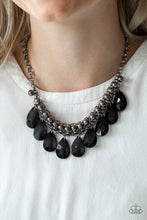Cargar imagen en el visor de la galería, Fashionista Flair - Black Necklace