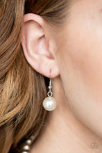 Cargar imagen en el visor de la galería, Hollywood HAUTE Spot - White Necklace