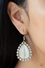Cargar imagen en el visor de la galería, Teardrop Trendsetter - White Earrings