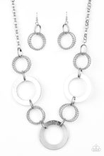 Cargar imagen en el visor de la galería, Ringed in Radiance - Silver Necklace
