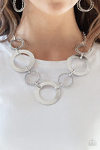 Cargar imagen en el visor de la galería, Ringed in Radiance - Silver Necklace