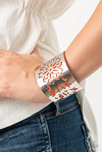 Cargar imagen en el visor de la galería, Get Your Bloom On - Orange Barcelet