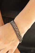 Cargar imagen en el visor de la galería, Brilliantly Beaming - Black Bracelet