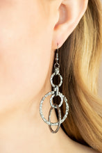 Cargar imagen en el visor de la galería, Industrial Artifact - Black Earrings