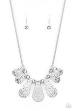 Cargar imagen en el visor de la galería, Gallery Goddess - Silver Necklace