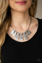 Cargar imagen en el visor de la galería, Gallery Goddess - Silver Necklace