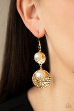 Cargar imagen en el visor de la galería, Pearl Dive - Gold Earrings