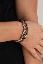 Cargar imagen en el visor de la galería, Bold Move - Copper Bracelet