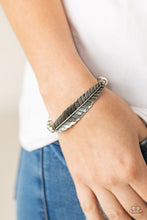 Cargar imagen en el visor de la galería, Featherlight Fashion - Silver Bracelet