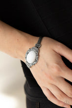 Cargar imagen en el visor de la galería, op-Notch Drama - White Bracelet