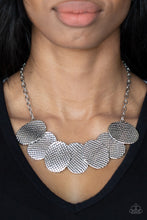 Cargar imagen en el visor de la galería, Industrial Wave - Silver Necklace