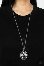 Cargar imagen en el visor de la galería, Scandalously Scattered - Silver Necklace