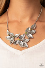 Cargar imagen en el visor de la galería, Holly Heiress - Green Necklace