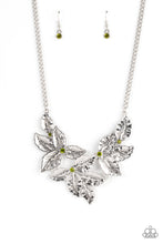 Cargar imagen en el visor de la galería, Holly Heiress - Green Necklace