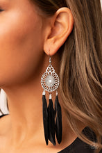 Cargar imagen en el visor de la galería, Pretty in PLUMES - Black Earrings