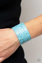 Cargar imagen en el visor de la galería, Rosy Wrap Up - Blue Bracelet
