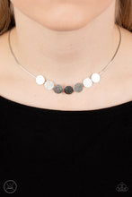 Cargar imagen en el visor de la galería, Slimmer Glimmer - Silver Necklace