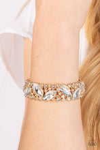 Cargar imagen en el visor de la galería, Full Body Chills - Gold Bracelet