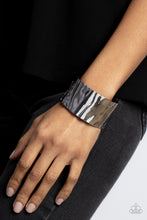 Cargar imagen en el visor de la galería, Modern Metallurgy - Black Bracelet