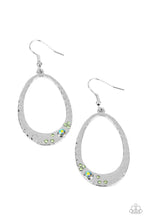 Cargar imagen en el visor de la galería, Seafoam Shimmer - Green Earrings