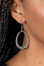 Cargar imagen en el visor de la galería, Seafoam Shimmer - Green Earrings