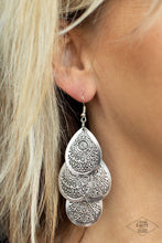 Cargar imagen en el visor de la galería, A Leading Light - Silver Earrings