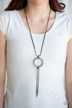 Cargar imagen en el visor de la galería, Not A HEIR Out Of Place - Black Necklace
